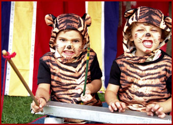 5. Geburtstag · Zirkus Berlini • Jungen (5 Jahre) spielen Zirkus-Tiger